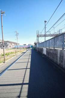【前面道路含む現地写真】