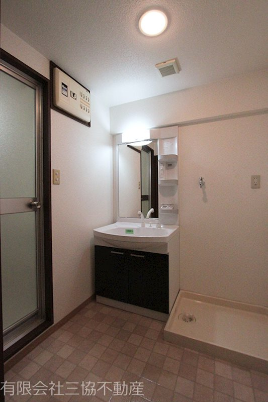 メゾンプチボア|洗髪洗面台＋洗濯機置き場　※別部屋同室間取り写真につき若干相違有