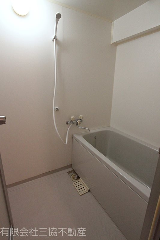 メゾンプチボアの浴室|都市ガスで光熱費も抑えられます　※別部屋同室間取り写真につき若干相違有