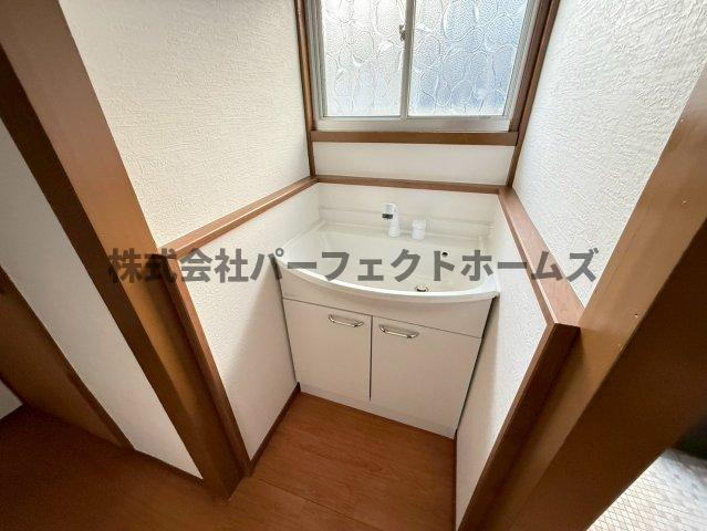 香里園山之手町テラスハウス　賃貸の独立洗面台|使いやすい洗面台です