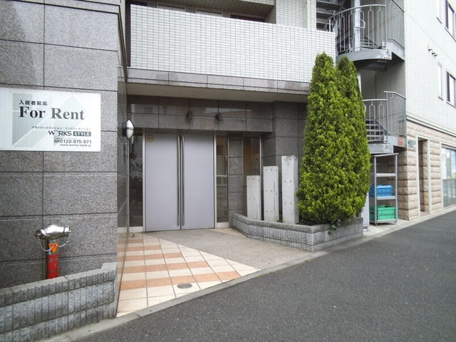 ベルグレードＡのエントランス|おしゃれなマンションです！