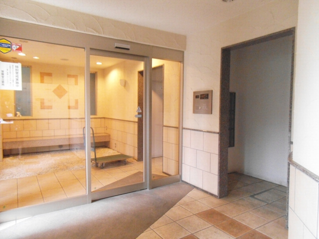 ベルグレードＡのロビー|広めのエントランス！