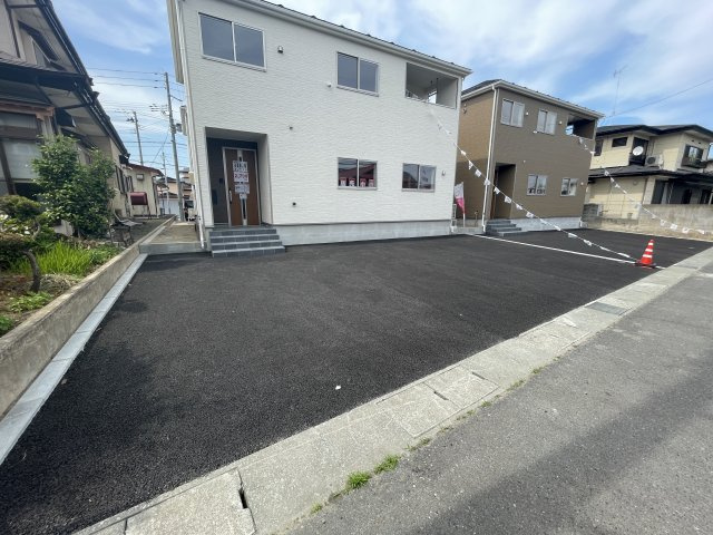 クレイドルガーデン八戸市売市第4　４号の前面道路含む現地写真