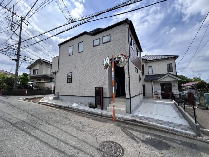【仲介手数料無料】所沢市松郷　新築戸建全1棟　の前面道路含む現地写真