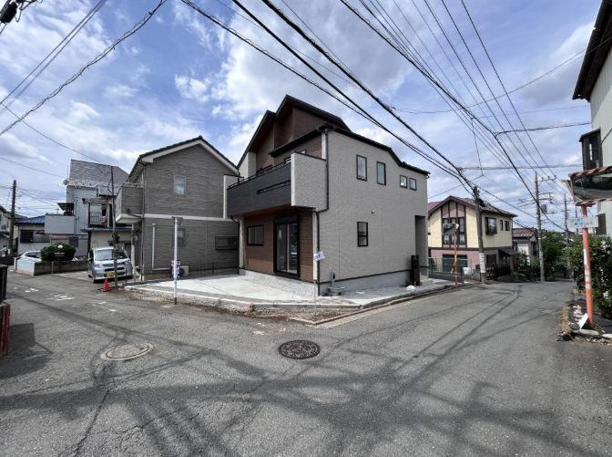 【仲介手数料無料】所沢市松郷　新築戸建全1棟　の前面道路含む現地写真