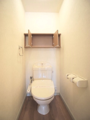 【トイレ】 | シルフィード | 清潔感のあるトイレ！温水洗浄暖房便座機能付きです♪