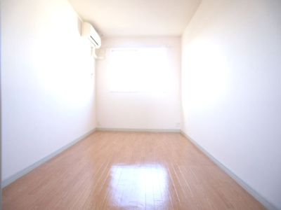 【寝室】 | シルフィード | 快適の過ごせるエアコン付きです♪