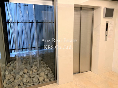 【ロビー】 | パークサイド本町 | エレベーターは防犯カメラが付いているので、安心です♪