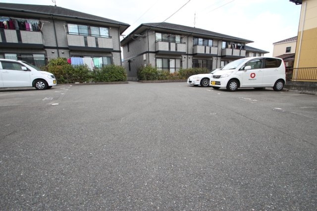 セジュール・アヴニールの駐車場