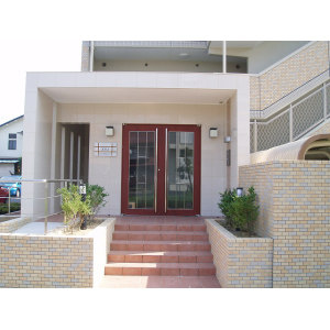 NVS(ニワヴィレッジセカンド)のエントランス