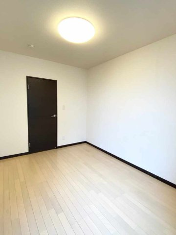 レオネクストアヴニールの居間・リビング|1階居室はフローリング仕様