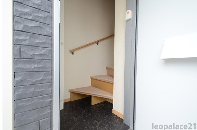 レオネクスト緑ヶ丘の玄関