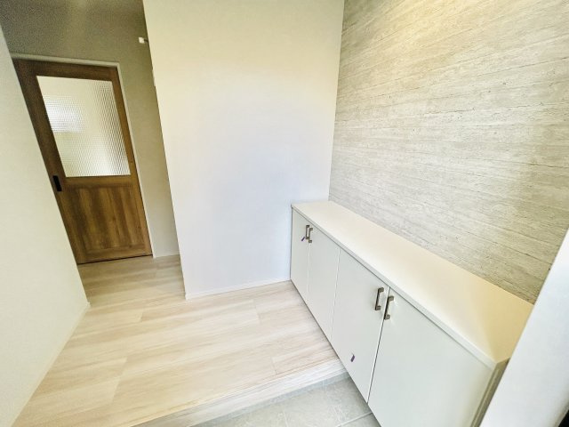 千葉市美浜区真砂５丁目１１期の玄関