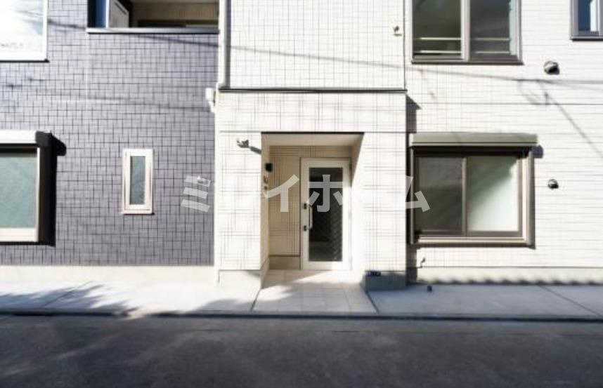 b’CASA蒲田WESTのエントランス