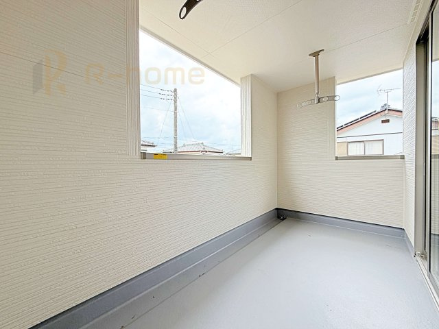 第1石岡市旭台　新築戸建て　1号棟のバルコニー|急な雨でも安心のインナーバルコニー♪忙しいご夫婦も大満足♪