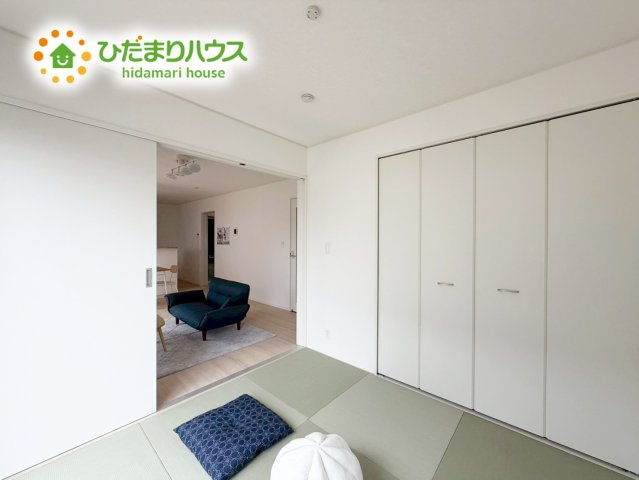 高萩市高萩第3　新築戸建　1号棟の和室|リビングには和室が隣接し、お子様の遊び場や家事スペースにも大活躍です☆