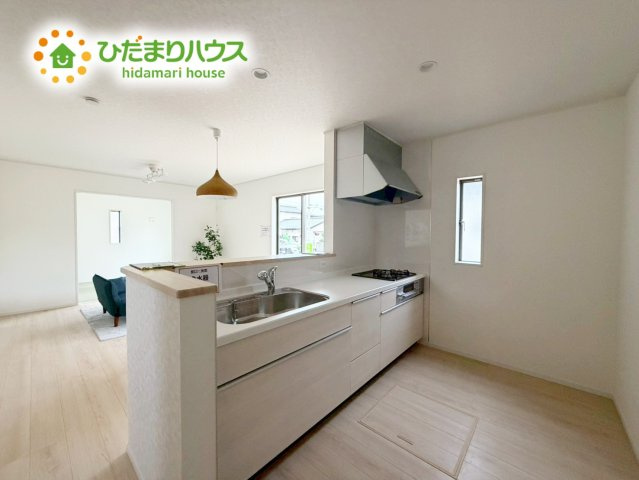 高萩市高萩第3　新築戸建　1号棟のキッチン|家族と会話しながら料理できるオープンカウンター♪