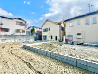 【外観】 | 北条町１丁　新築一戸建 | トイレ１階と２階の２ヶ所あります！忙しい朝や家族の多いご家庭も安心ですね♪