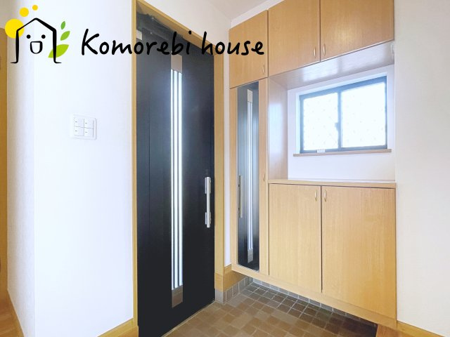 北本市北本3丁目　中古一戸建ての玄関|収納もある玄関です