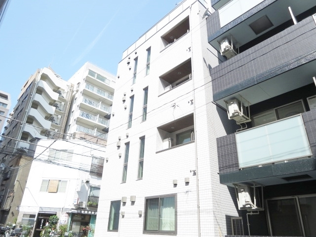 プランドール赤羽の外観|青い空に映えますね♪