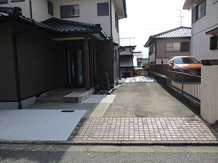 廿日市市阿品台5丁目　中古一戸建ての駐車場