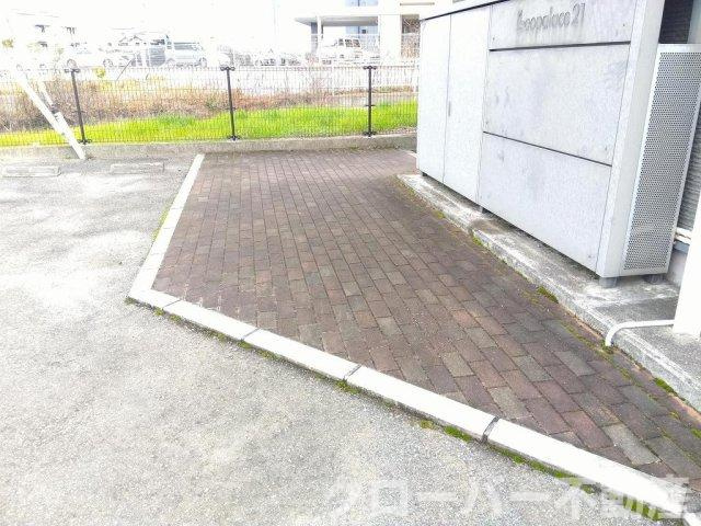 レオパレスソウミの駐車場