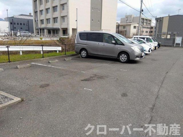 レオパレスソウミの駐車場
