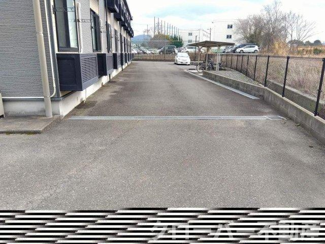 レオパレスソウミの駐車場