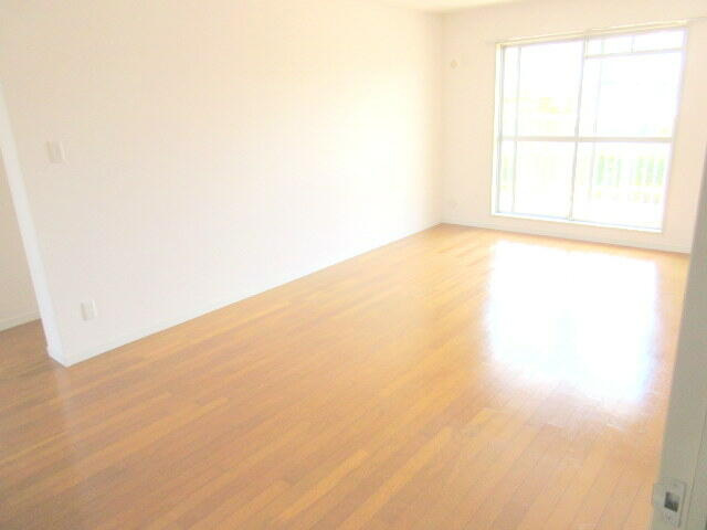 キャストロ鎌ケ谷の洋室