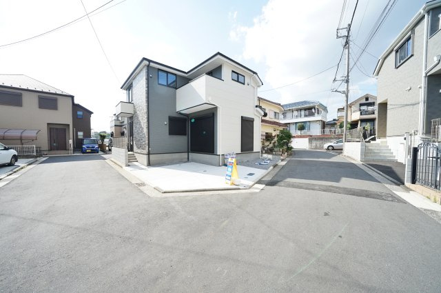 【横浜市保土ケ谷区法泉2丁目24-28新築戸建て】★仲介手数料無料★（初音が丘小学校・橘中学校）の前面道路含む現地写真