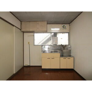 名城ハイツの居間・リビング