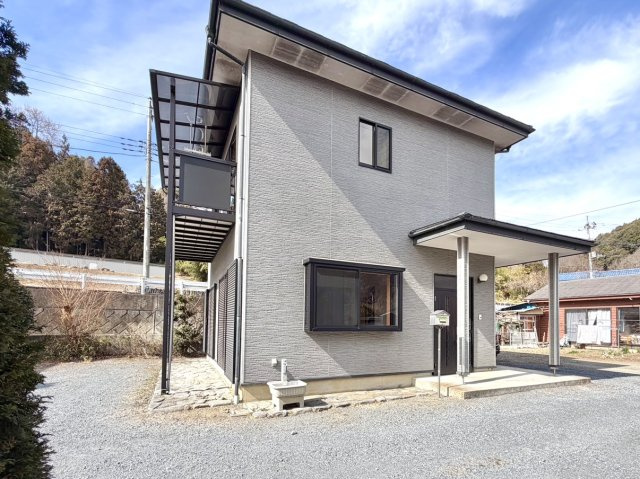 【中古戸建】藤岡市鬼石の外観|■外観｜土日のご見学はもちろん、平日・夜間のご案内も大歓迎です♪「今から見たい」や「仕事終わりに見たい」にもご対応できますのでお気軽にお問い合わせください♪
