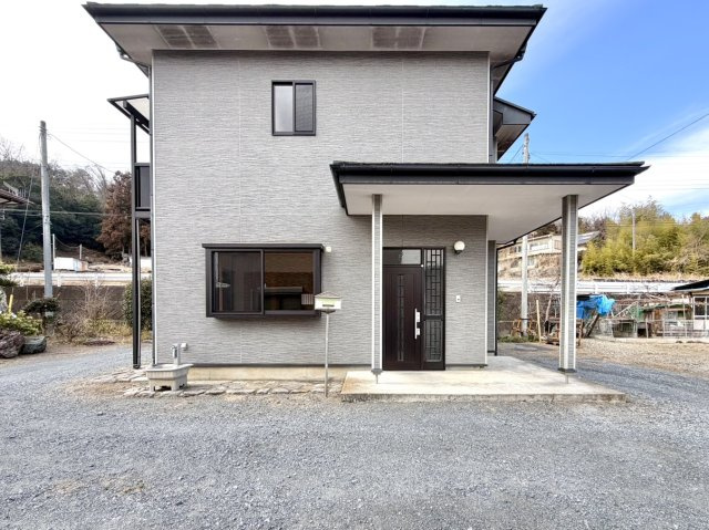 【中古戸建】藤岡市鬼石の外観|■外観｜閑静な住宅街で始める新しい暮らし♪開放的な毎日をあなたへ(^^♪