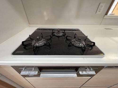 ブランズ調布サザンプレミアムのキッチン|３口ガスコンロ（内装前）