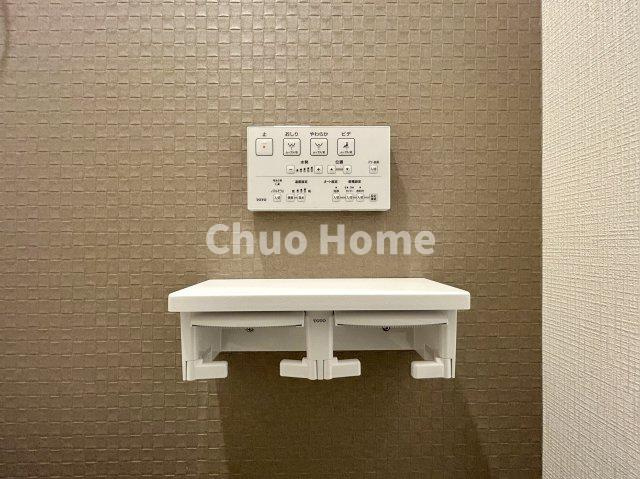 葛飾区東四つ木2丁目中古住宅の内装|【ウォシュレット】清潔に使いたいお手洗いには最適な設備です。もちろんウォームレットも標準装備です。