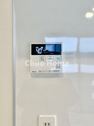 葛飾区東四つ木2丁目中古住宅の発電・温水設備|【給湯リモコン】外での一日を忘れさせてくれるオートバス機能でお好みの湯量・温度に調整された浴槽。