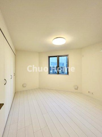 葛飾区東四つ木2丁目中古住宅の子供部屋|【子供部屋】お子様を持つ家庭の約6割が「家族や子どものため」に購入を希望。入学後の転校を避け、広い空間でのびのび育てたいなどの親心が、家探しのきっかけになっているようです。