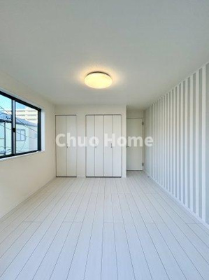 【洋室】 | 葛飾区東四つ木2丁目中古住宅 | 【洋室】快適に過ごす条件は、一人ひとり違います。だからこそ飾り過ぎないシンプルな内装と偏り過ぎないデザインで統一しております。居住していく中でオーナー様だけの【マイホーム】に創り上げて下さい