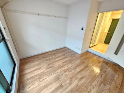 【洋室】 | メゾンラフィネ | 居間です