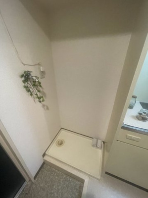 【設備】 | メゾンラフィネ | 室内洗濯機置場です