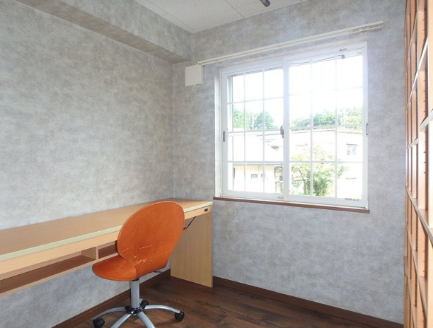 ネイプロシードの洋室