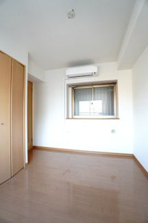 【洋室】 | 【リフォーム済】ライオンズマンション舟入本町 | 【洋室約5.2帖】
こども部屋をコーディネート！このぐらいの広さがあれば、 
お子さんの好きな色やモチーフを使ったコーディネートで、
勉強もお片付けも全部楽しいお気に入りの空間にしていけそうですね！