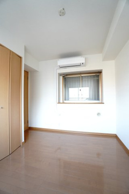 【洋室】 | 【リフォーム済】ライオンズマンション舟入本町 | 【洋室約5.2帖】
こども部屋をコーディネート！このぐらいの広さがあれば、 
お子さんの好きな色やモチーフを使ったコーディネートで、
勉強もお片付けも全部楽しいお気に入りの空間にしていけそうですね！