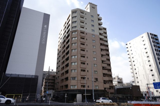 【外観】 | 【リフォーム済】ライオンズマンション舟入本町 | 【耐震性】
耐震性の高さを判断するポイントは、
建築確認申請日が1981年6月1日以降の
新耐震基準に適合しているかどうか。
震度６程度の大地震でも
建物が崩壊しないレベルが基準になりました。