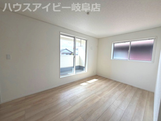 【洋室】 | 羽島市福寿町本郷新築建売全2棟！福寿小学校まで徒歩4分！お車スペース3台可能！WICあり！ | 羽島市福寿町本郷新築建売全2棟！福寿小学校まで徒歩4分！お車スペース3台可能！ウォークインクローゼット