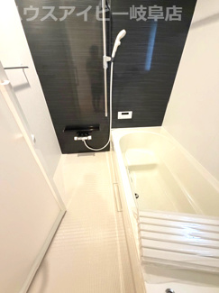 【浴室】 | 羽島市福寿町本郷新築建売全2棟！福寿小学校まで徒歩4分！お車スペース3台可能！WICあり！ | 羽島市福寿町本郷新築建売全2棟！福寿小学校まで徒歩4分！お車スペース3台可能！ウォークインクローゼット