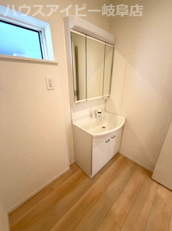 【独立洗面台】 | 羽島市福寿町本郷新築建売全2棟！福寿小学校まで徒歩4分！お車スペース3台可能！WICあり！ | 羽島市福寿町本郷新築建売全2棟！福寿小学校まで徒歩4分！お車スペース3台可能！ウォークインクローゼット