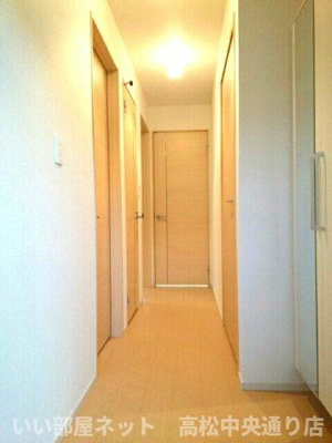 【玄関】 | ヌーベル・シャトウＦ