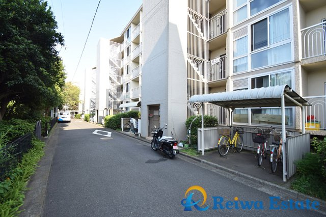 茅ケ崎ニューライフ2号棟の駐輪場