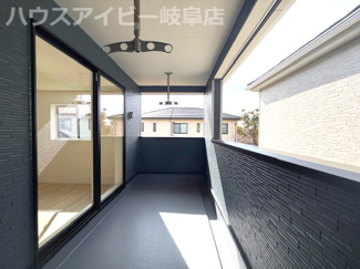 【バルコニー】 | 羽島市福寿町本郷新築建売全2棟！福寿小学校まで徒歩4分！お車スペース3台可能！WICあり！ | 羽島市福寿町本郷新築建売全2棟！福寿小学校まで徒歩4分！お車スペース3台可能！ウォークインクローゼット